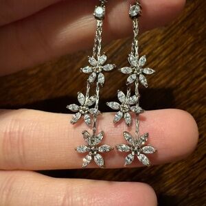 925 silver plated Delicate Floral Drop Earrings - White Crystal